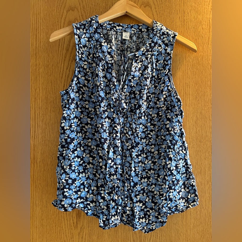 Old Navy Floral Sleeveless Blouse